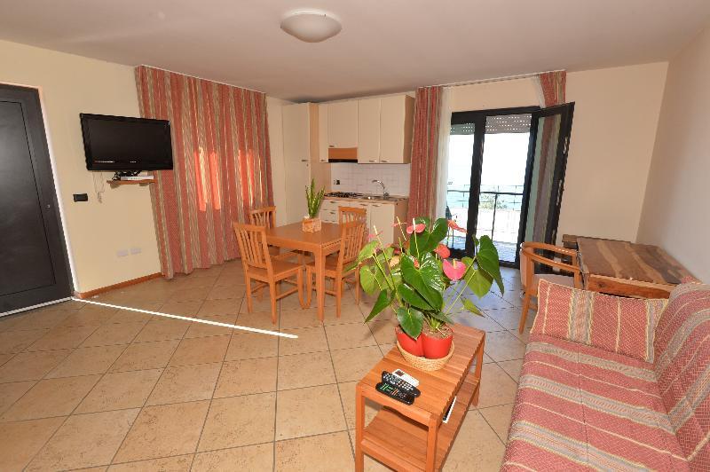 Miramare Aparthotel 3*